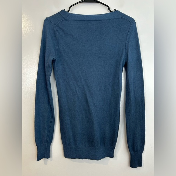 Martin + Osa Soft Blue Cashmere & Silk V-neck Pullover Sweater Size Medium - Picture 5 of 9